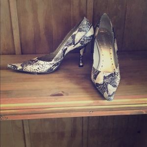 BCBG snakeskin pumps